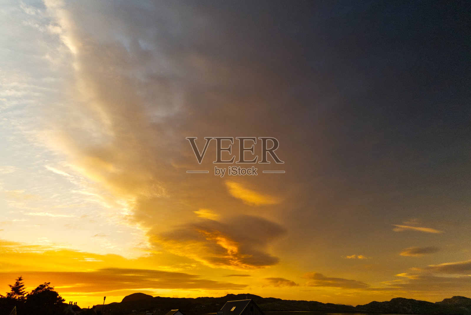 夜晚的红色天空照片摄影图片