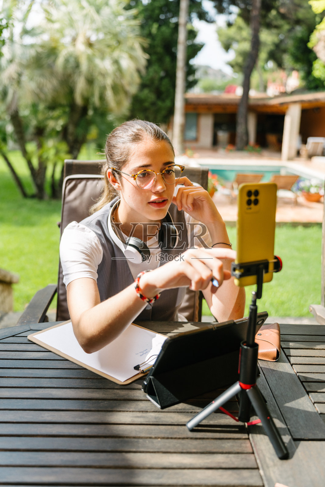 大学生使用新技术来学习照片摄影图片