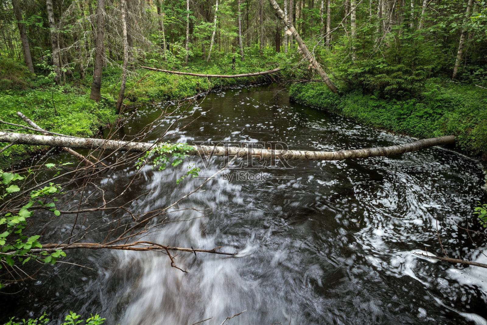 芬兰奥卢的天然卡利梅诺哈河照片摄影图片