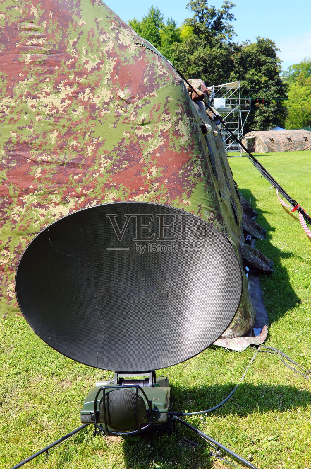 军用抛物面天线,用于在战争期间接收来自太空间谍卫星的信号照片摄影图片