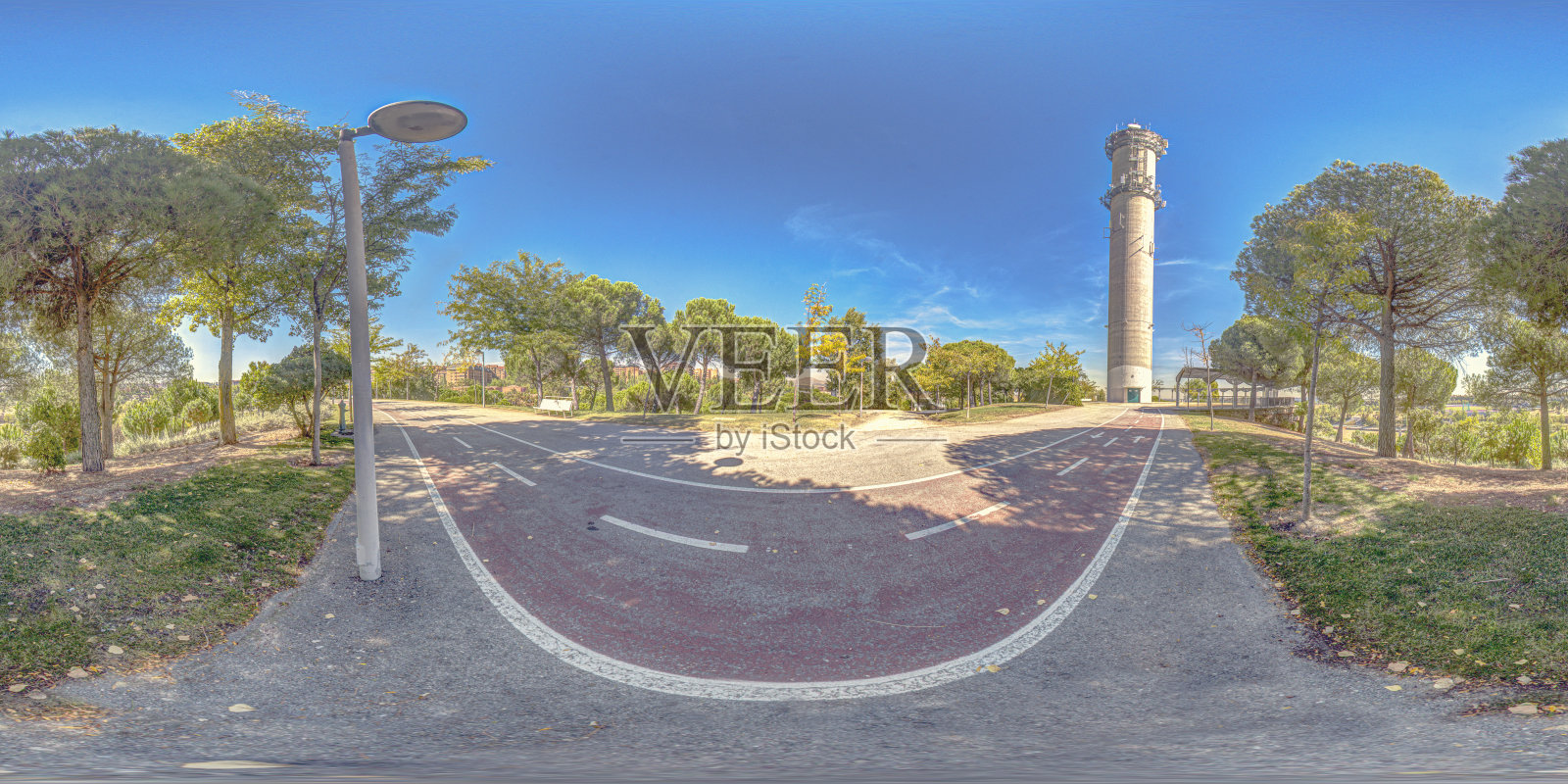 令人惊叹的HDR 360度照片,自行车道和水塔在公园照片摄影图片