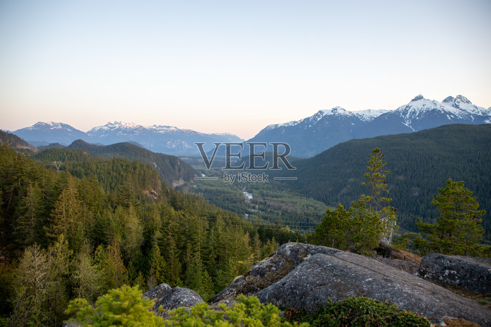 Squamish,不列颠哥伦比亚省,沿海,景观,风景,海洋,山脉,海天,自然美,雄伟,崎岖,海岸线,海滨,全景,景色,宁静,宁静,户外,冒险,探索,太平洋,海洋,荒野照片摄影图片