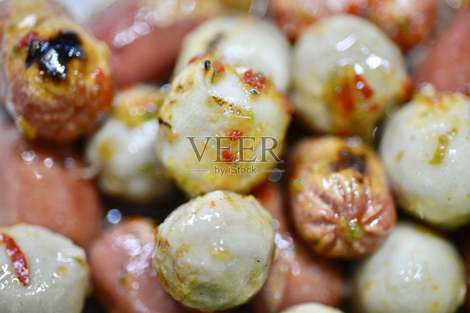 红肉丸白猪肉配泰式蘸酱烤照片摄影图片