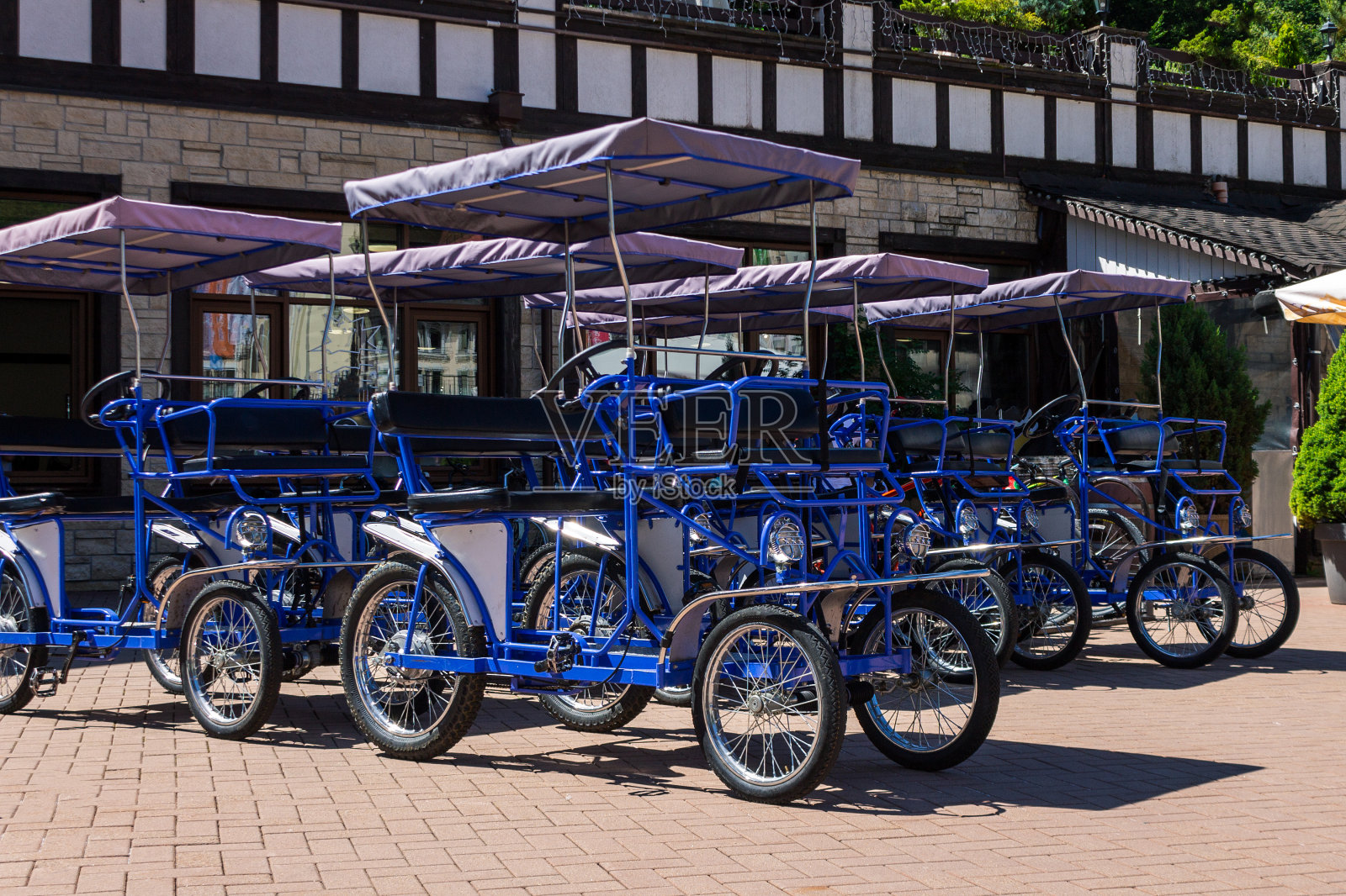 大型家庭自行车出租,夏季自行车出租照片摄影图片