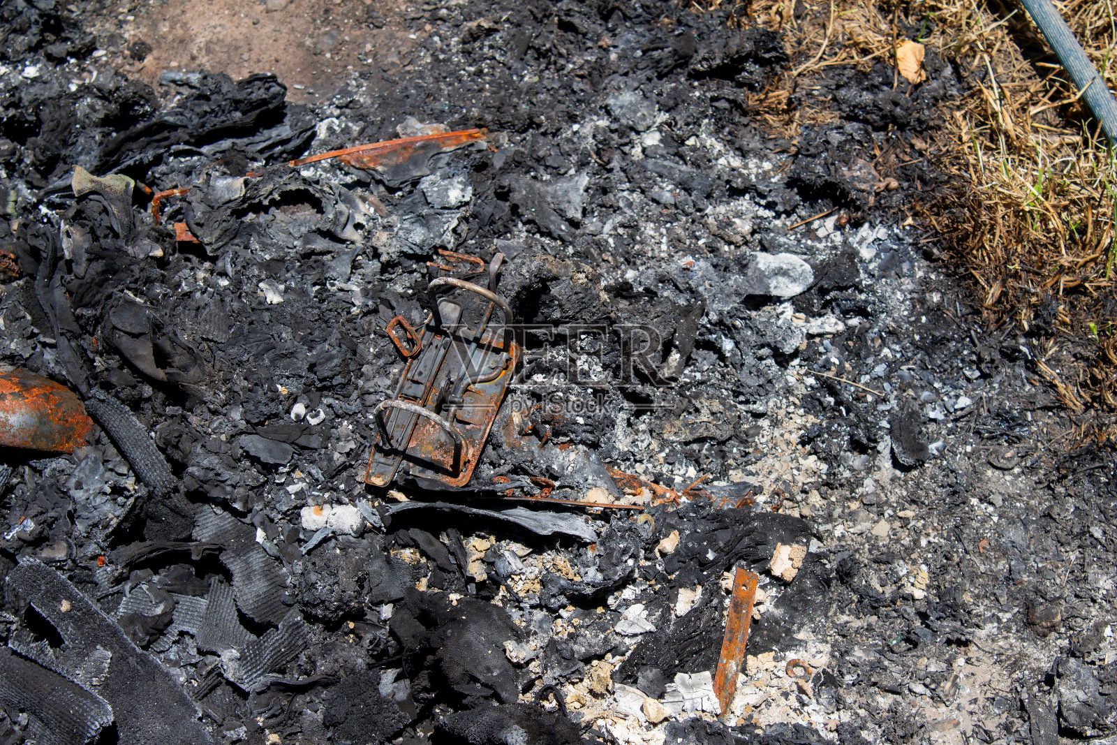 火灾后的灰烬照片摄影图片