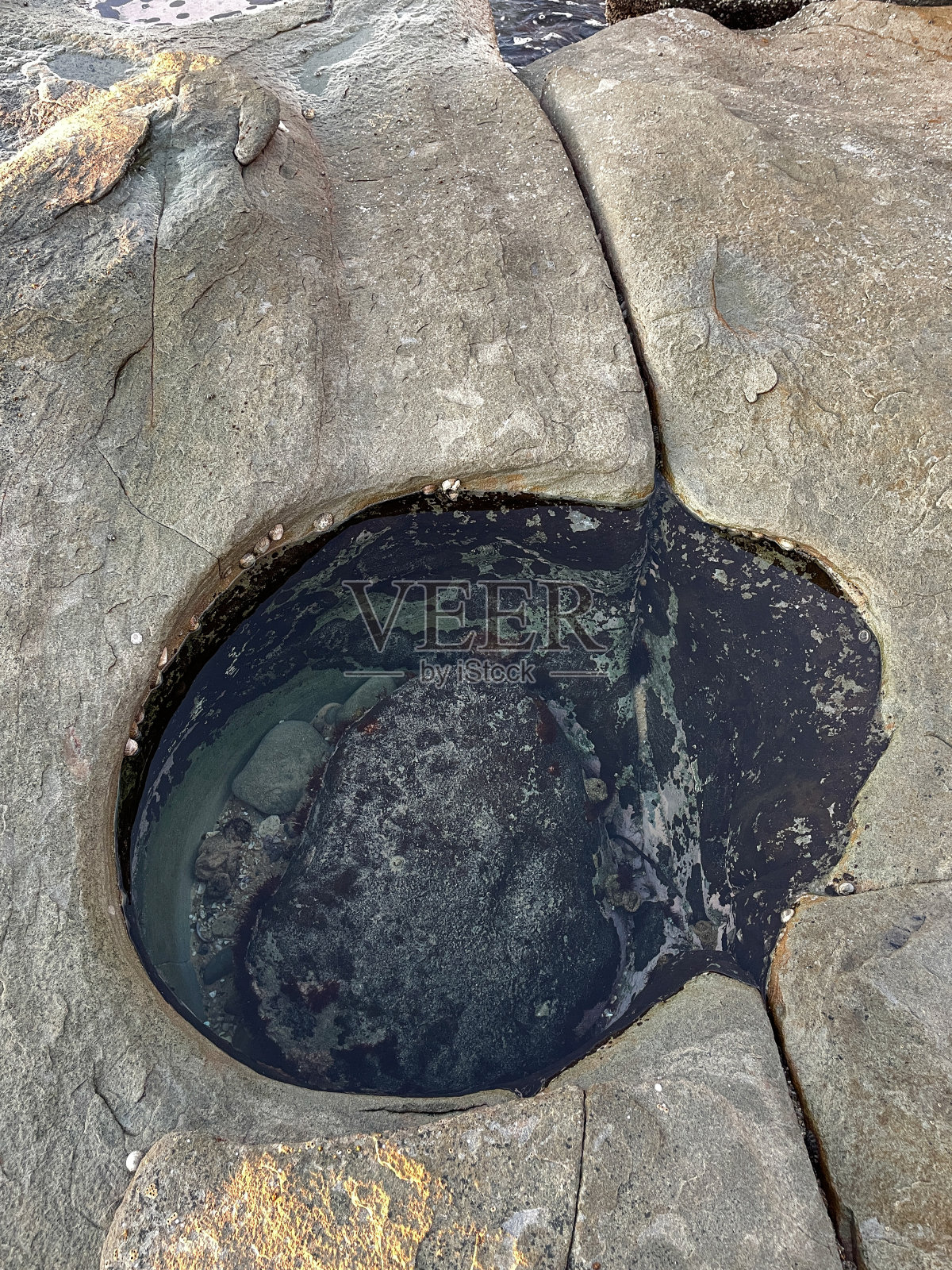 岩石上的洞照片摄影图片