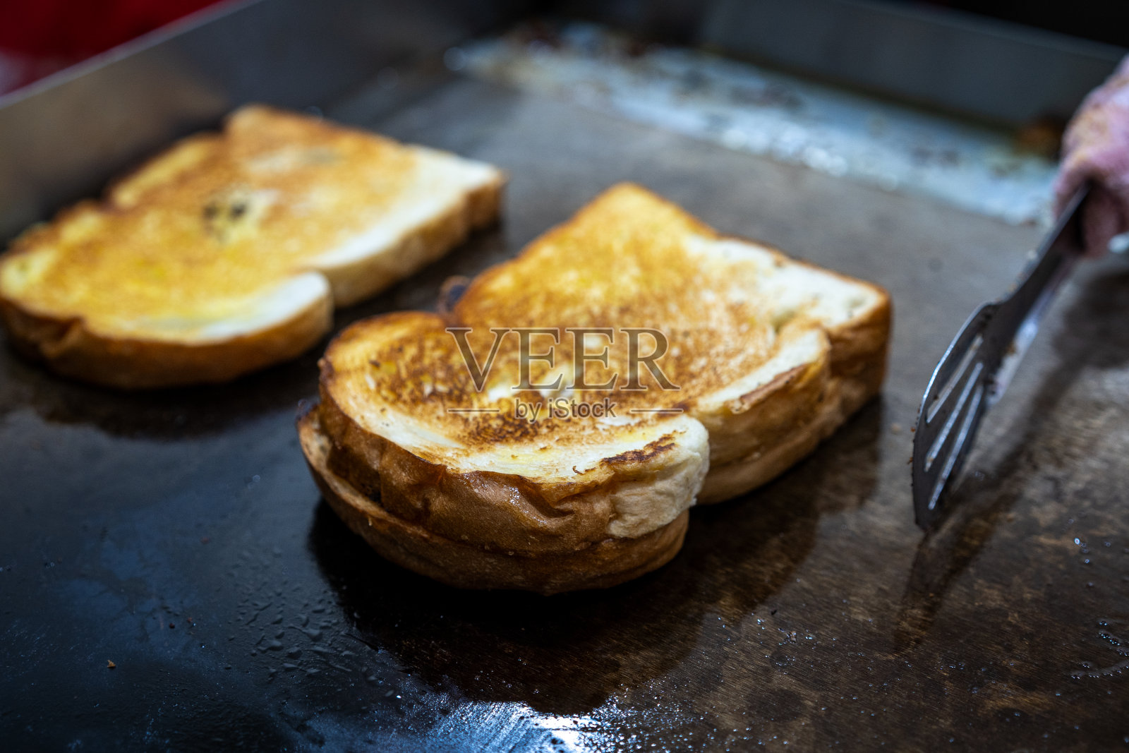 用煎锅烤面包照片摄影图片