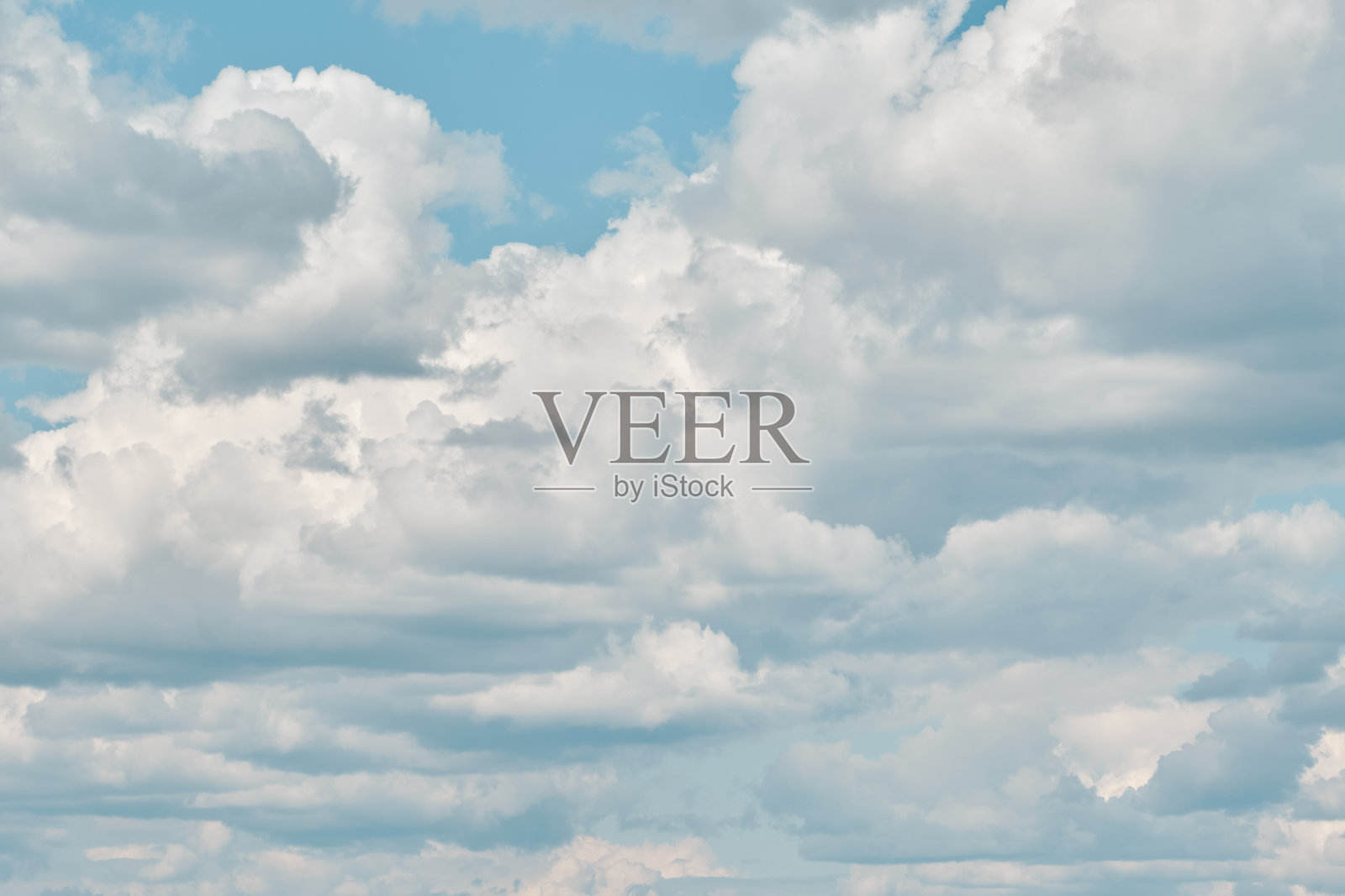 蔚蓝的天空布满了积云照片摄影图片