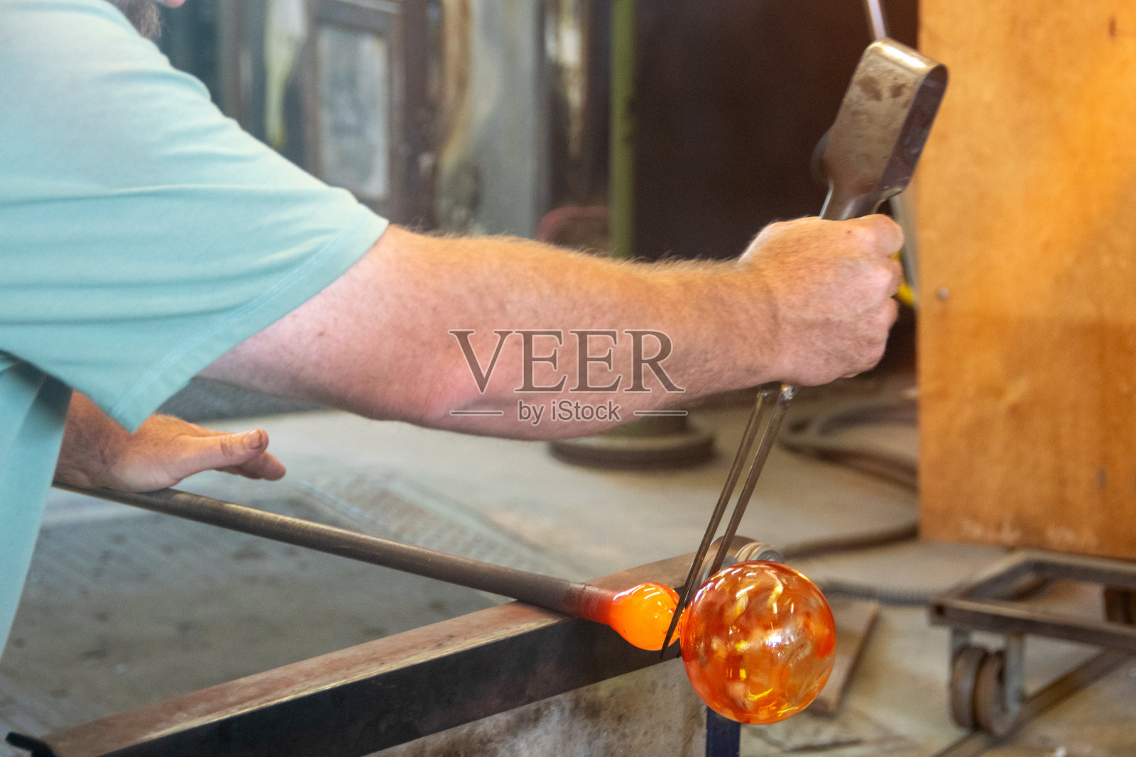 玻璃吹风机使用千斤顶形状装饰照片摄影图片