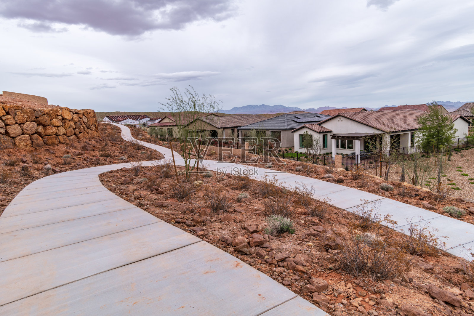 沙漠景观的郊区住宅照片摄影图片