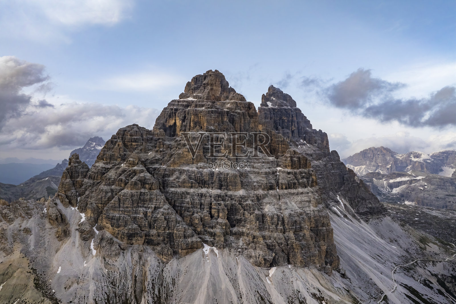 意大利多洛米蒂山脉的德雷·齐宁山脉照片摄影图片