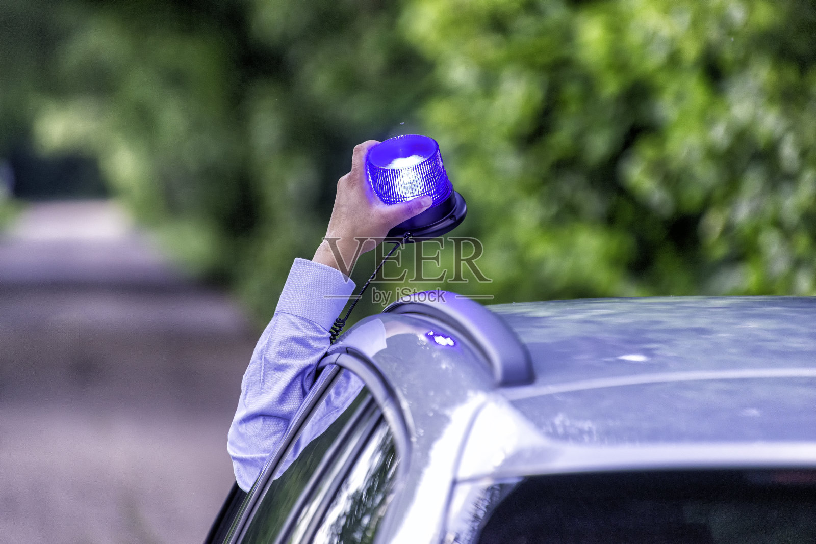 警车上的蓝色闪光灯照片摄影图片