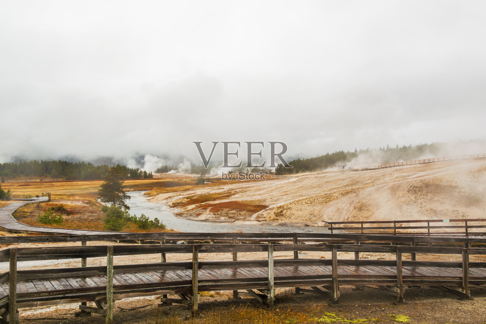 老忠实火山喷发——黄石国家公园照片摄影图片