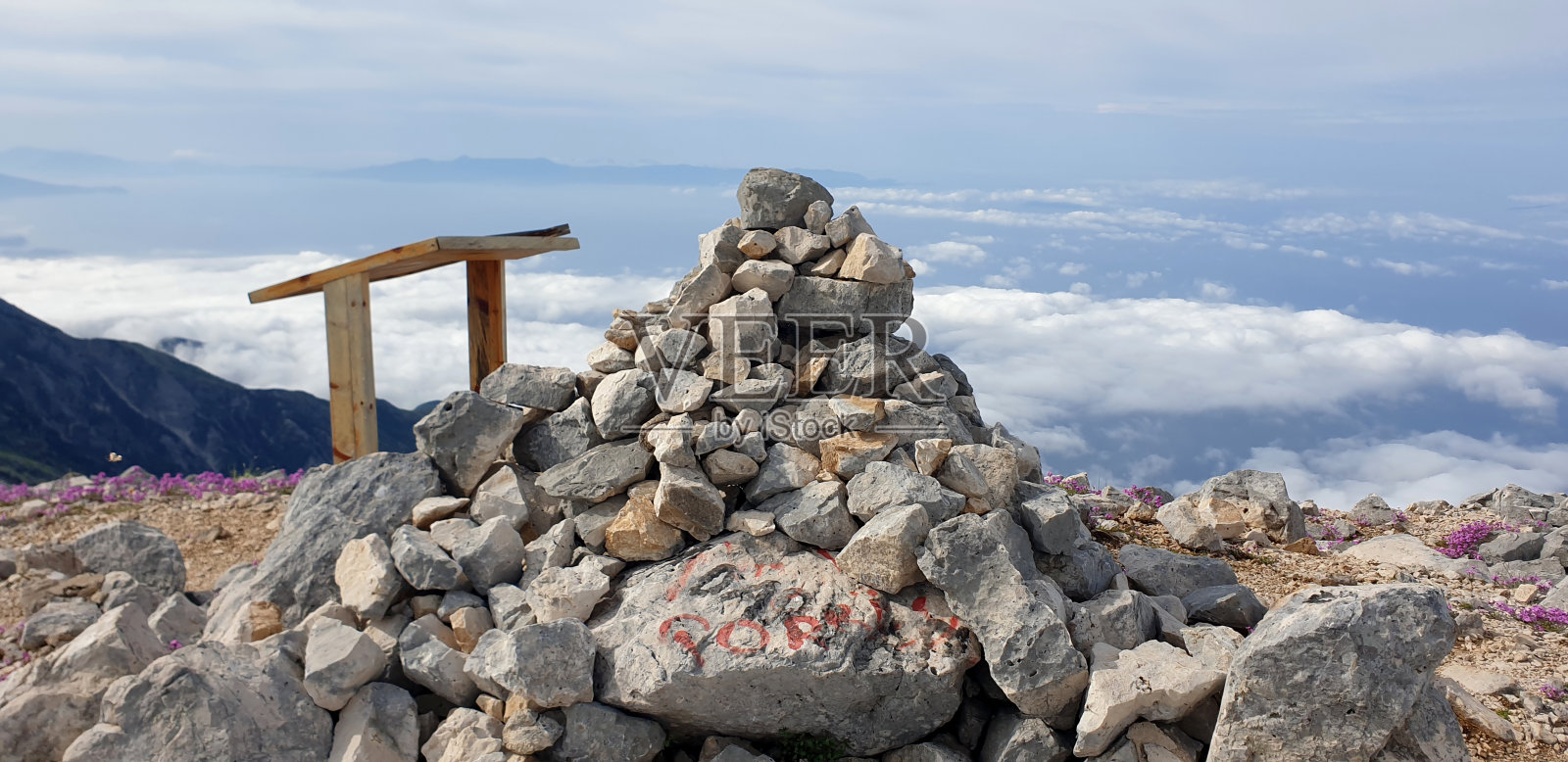 大自然的威严:徒步旅行和山地冒险照片摄影图片