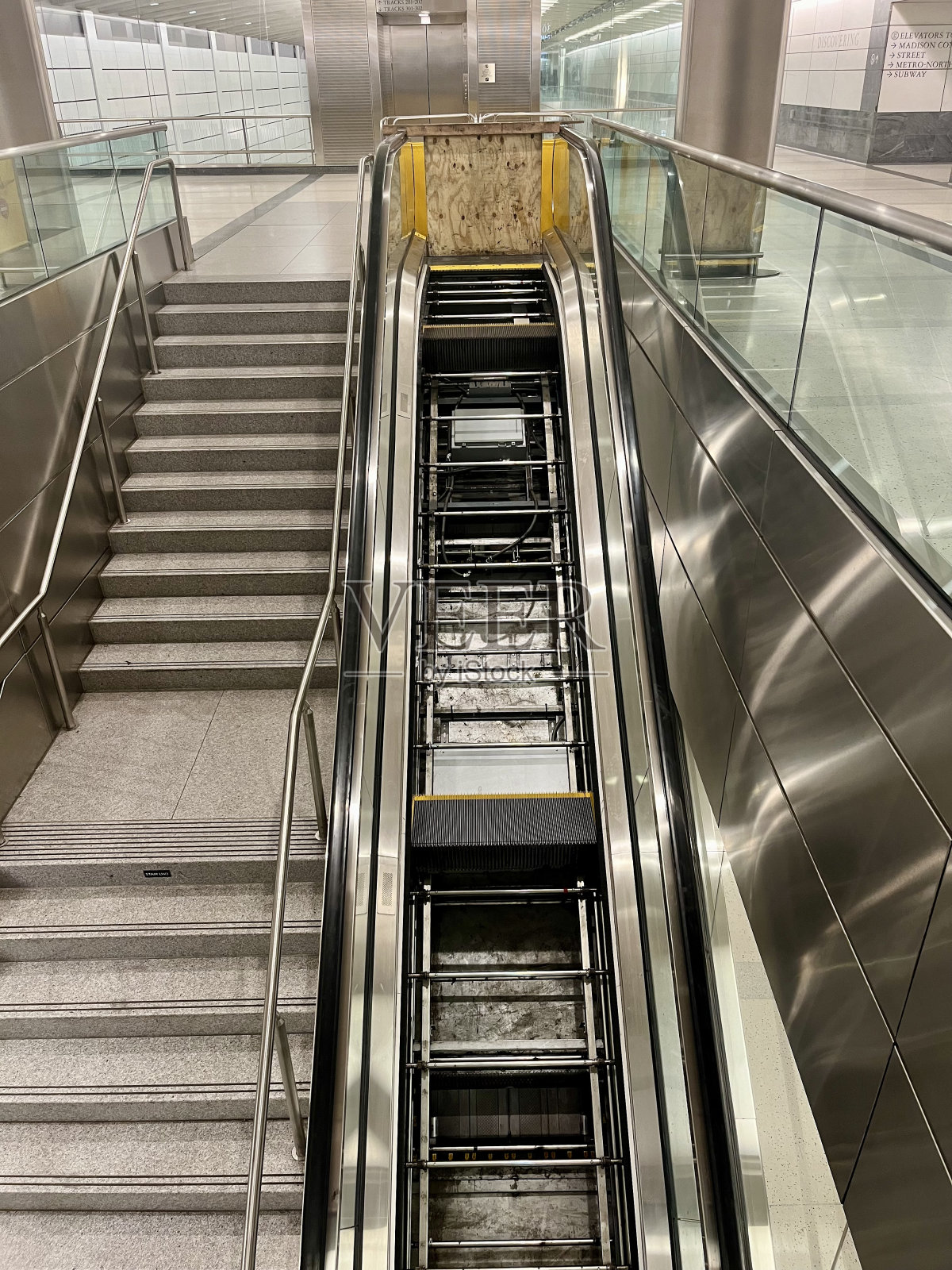 建造中的自动扶梯照片摄影图片