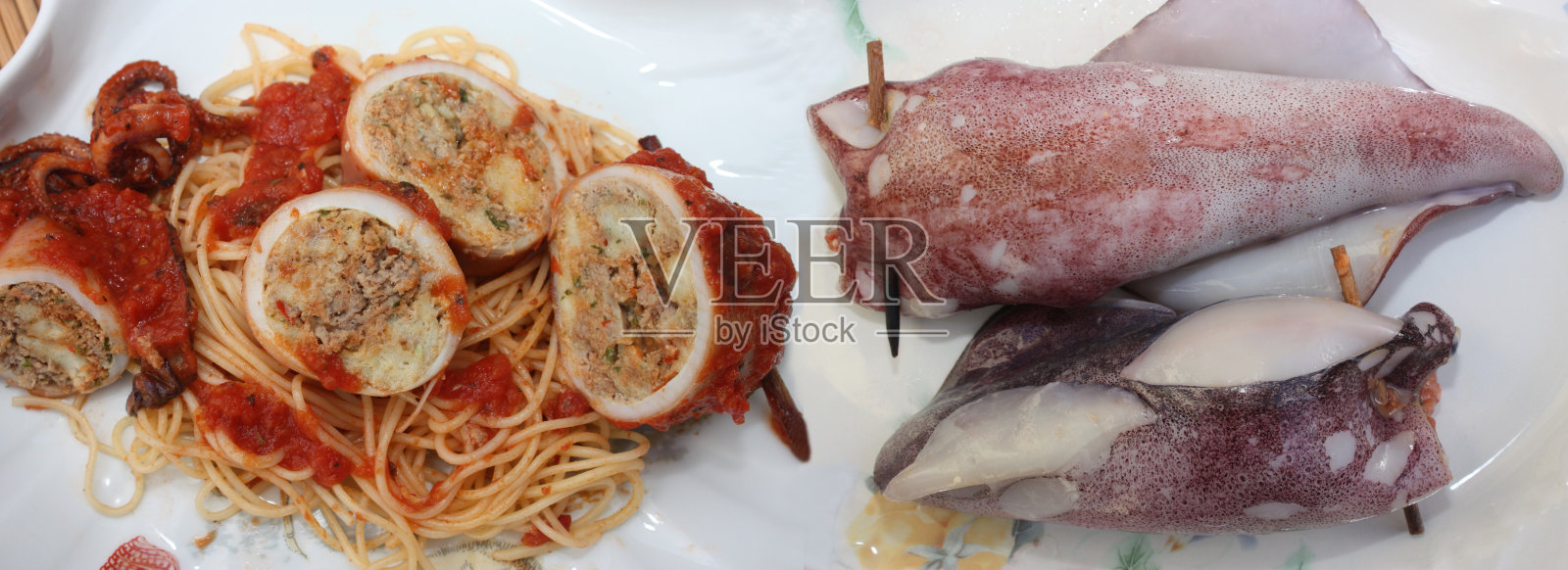 用猪肉和香草填充的鱿鱼配上辣味番茄酱照片摄影图片