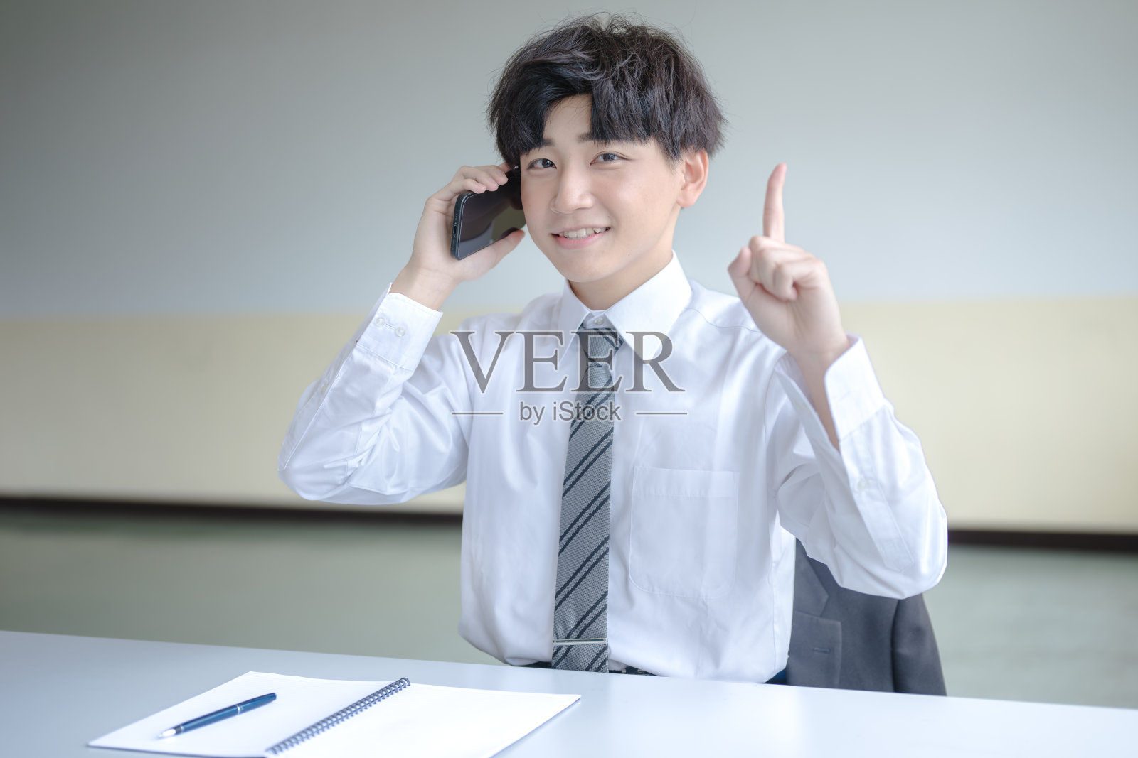 智能手机和商人照片摄影图片