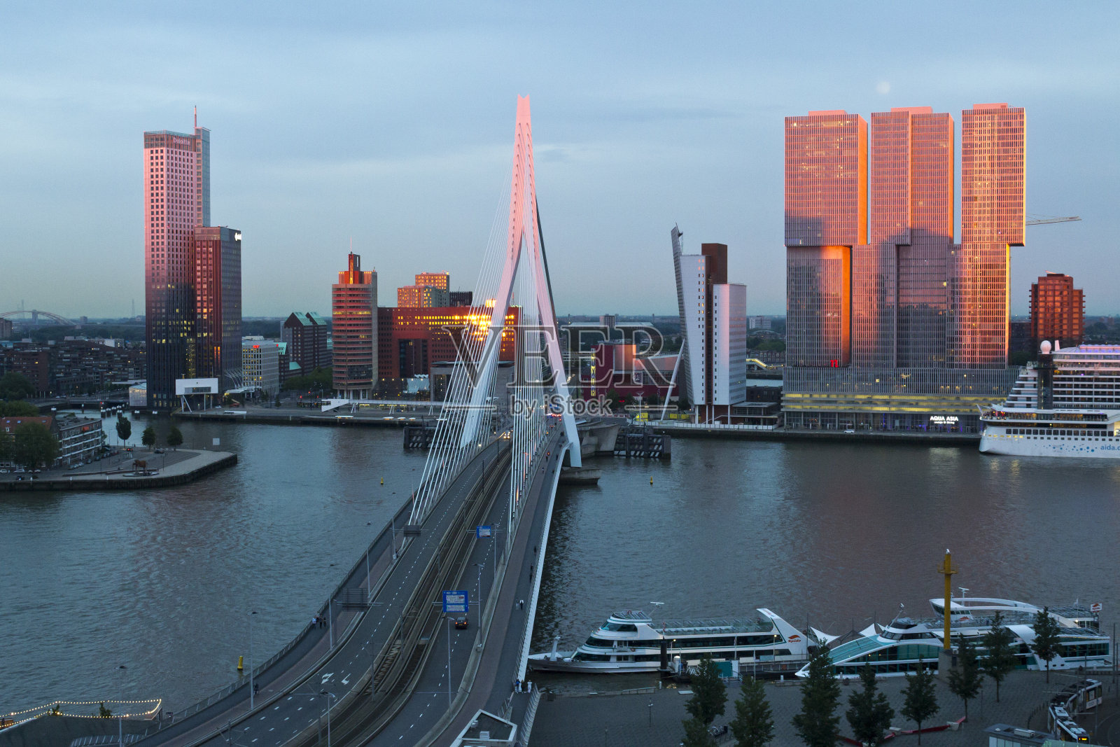 荷兰鹿特丹伊拉斯谟大桥全景照片摄影图片