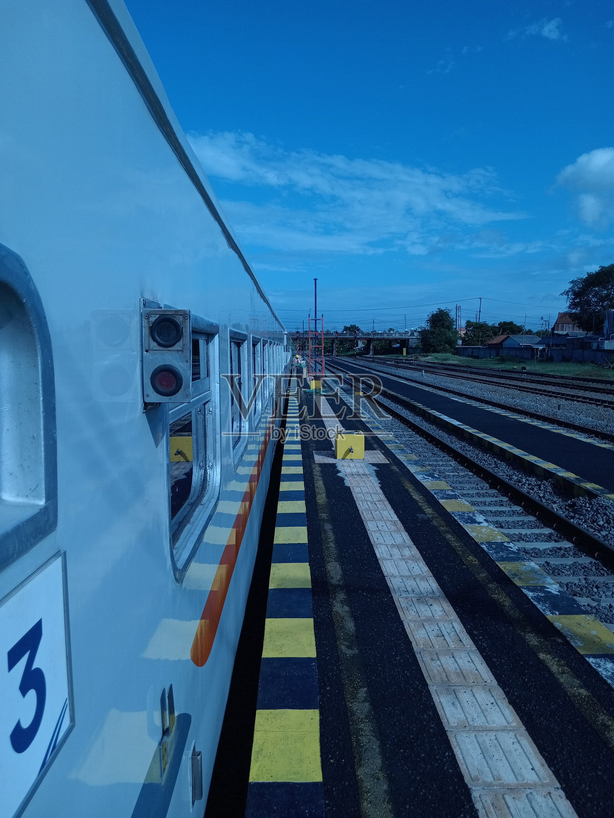 开往帕萨尔塞南的塞拉尤列车已经停止载客照片摄影图片