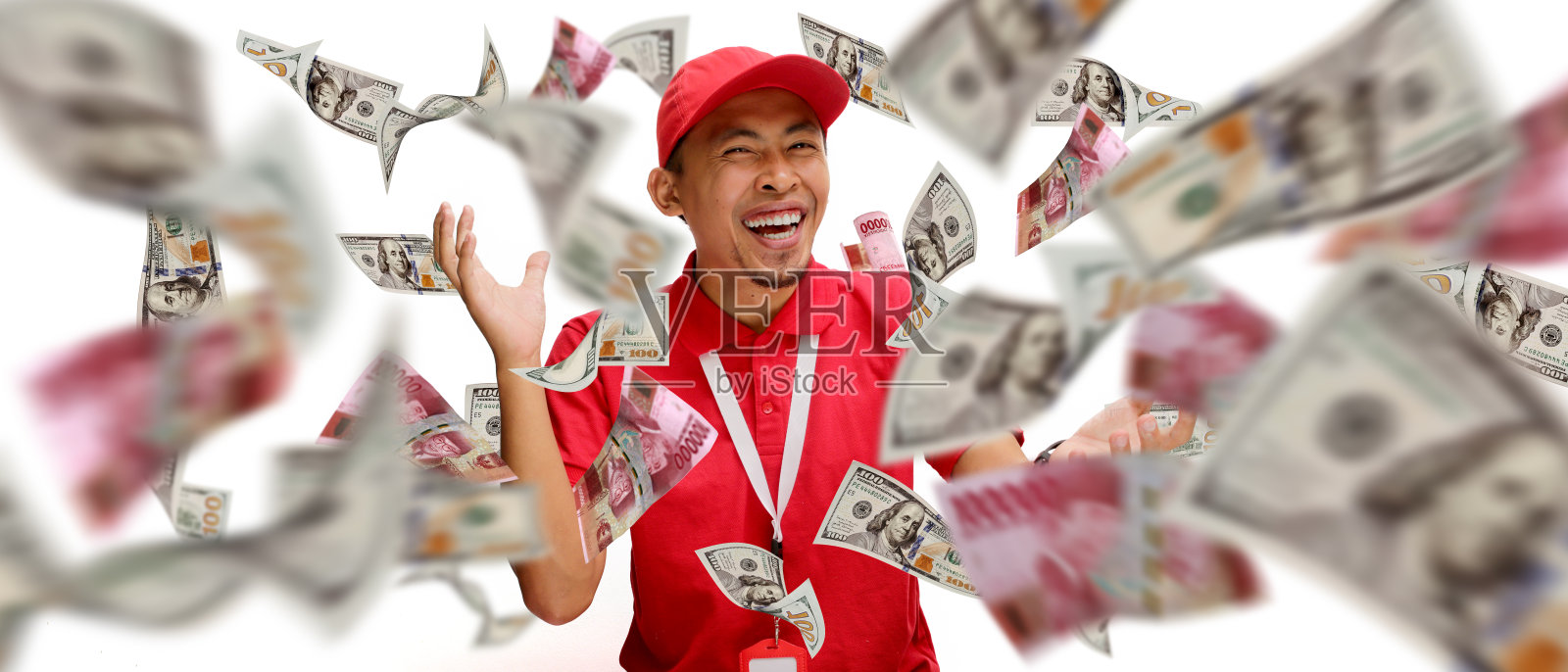 拿着钞票的亚洲快递员照片摄影图片