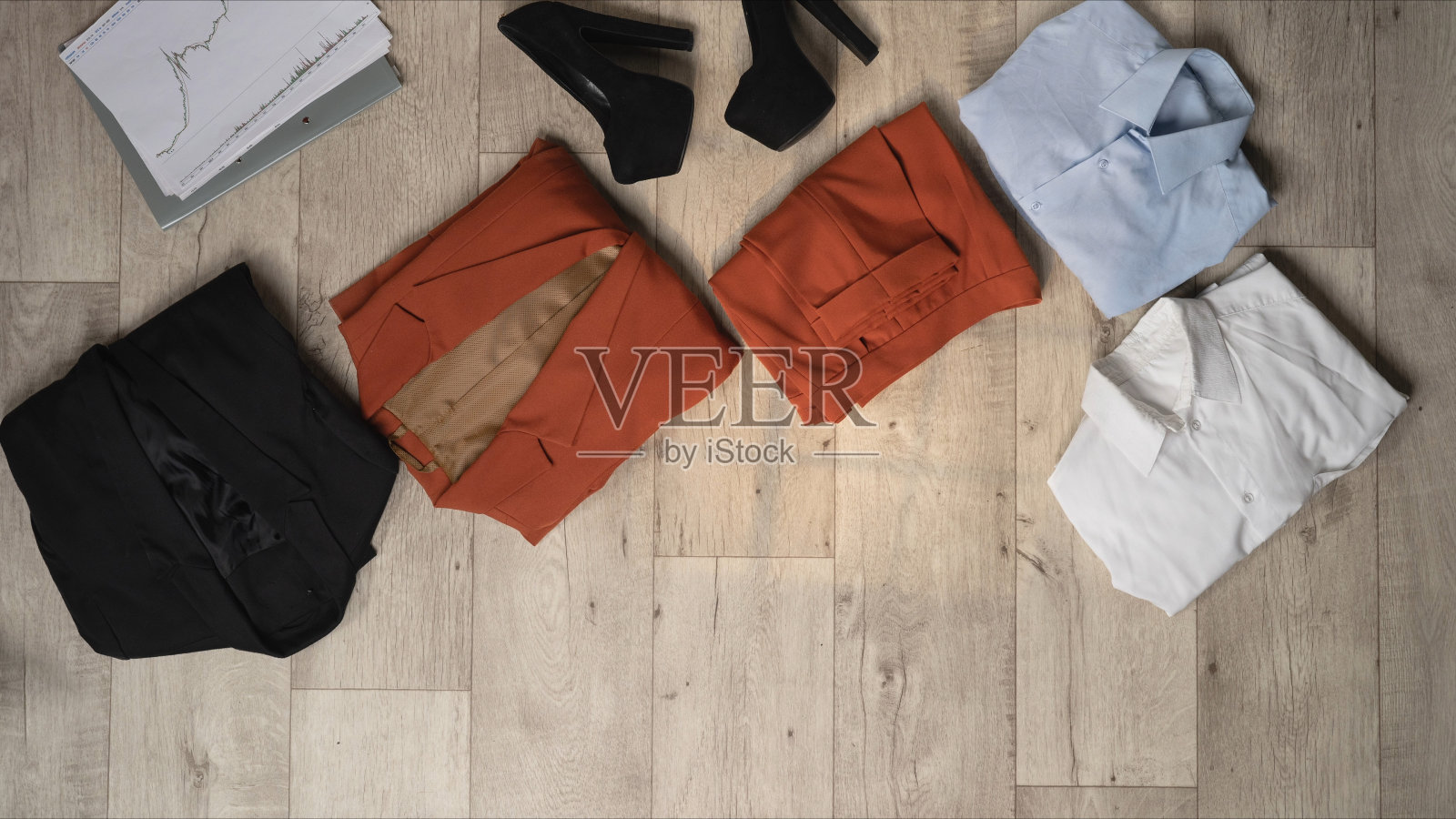 优雅的商务装布局在木地板上的专业会议照片摄影图片