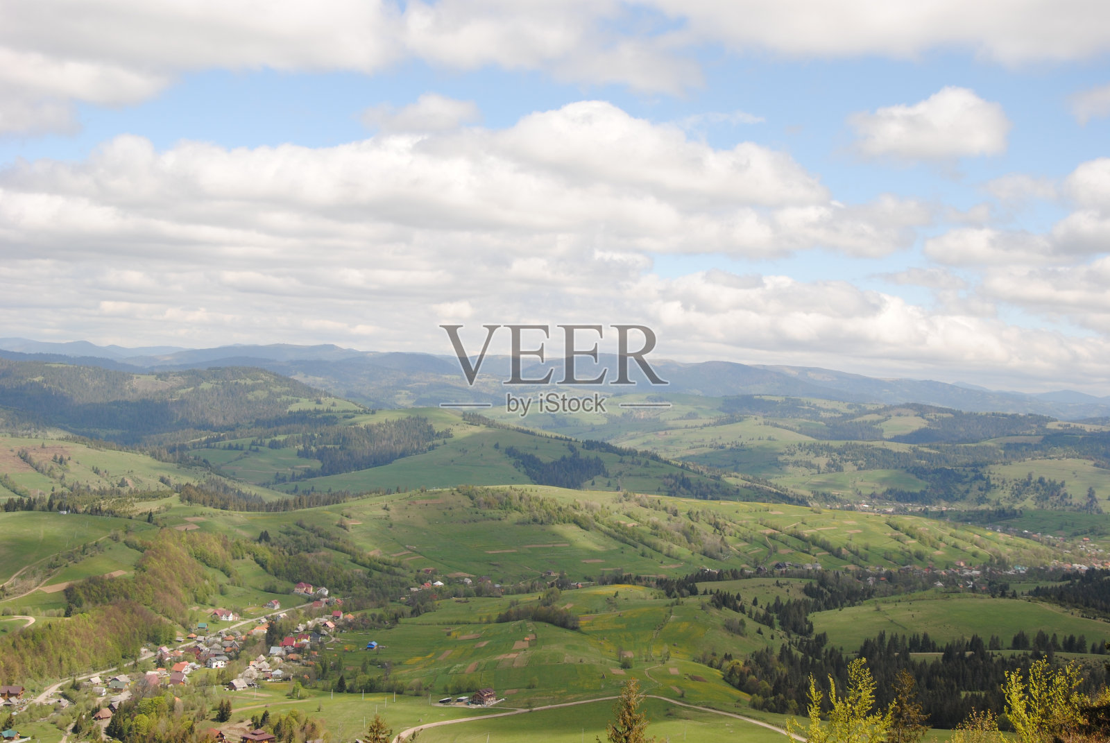 穿过喀尔巴阡山脉照片摄影图片