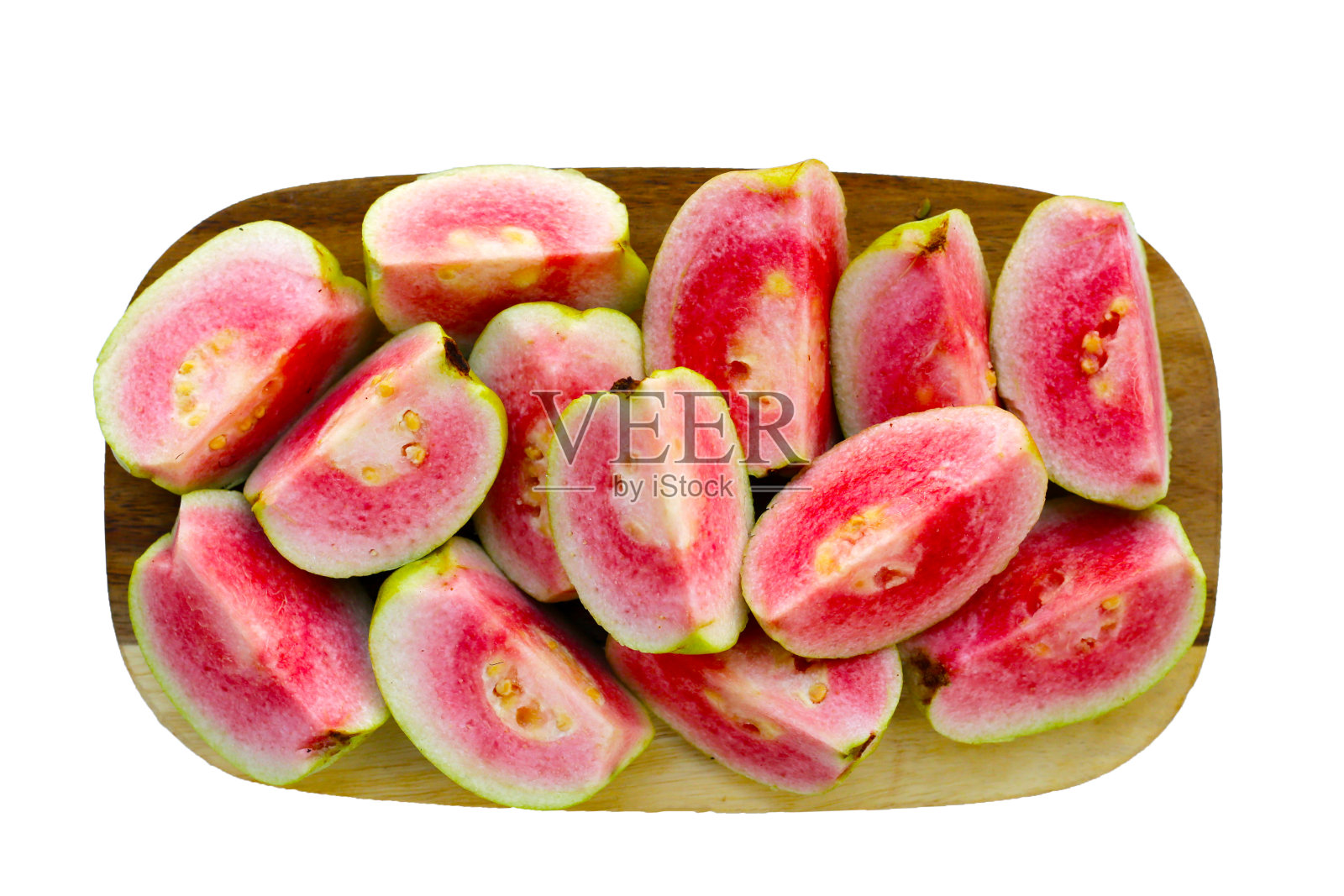 白色背景上的新鲜粉红番石榴。照片摄影图片