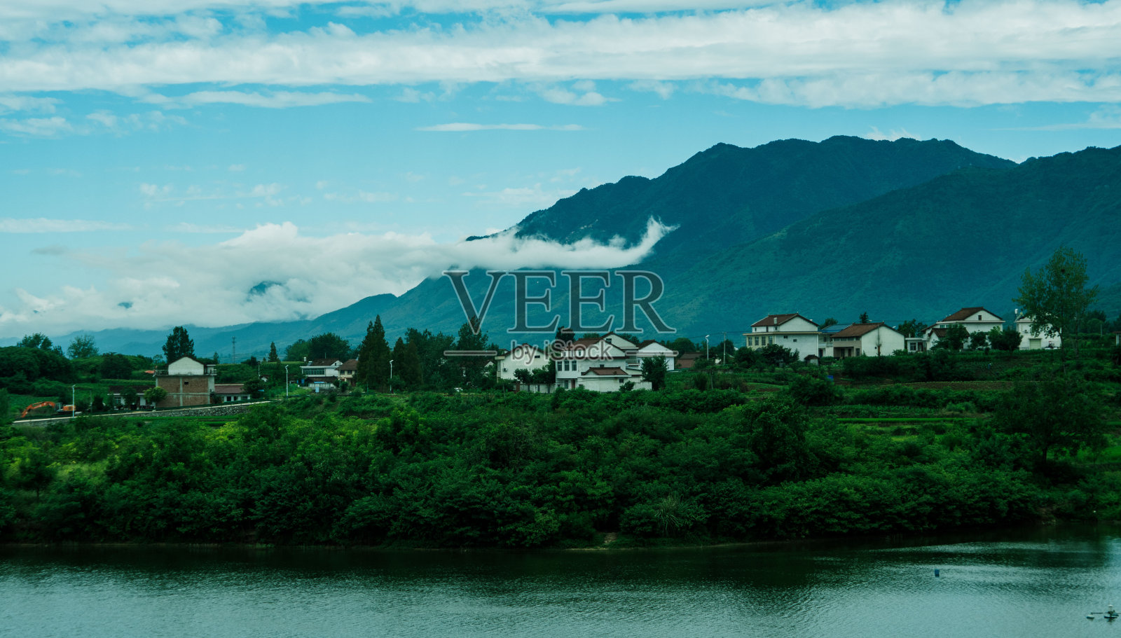 秦岭山脉。照片摄影图片