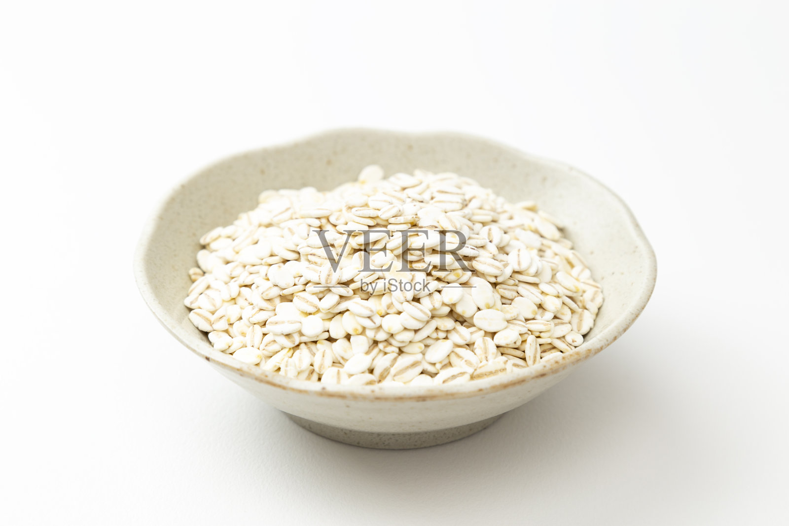 在白色背景上压榨大麦照片摄影图片