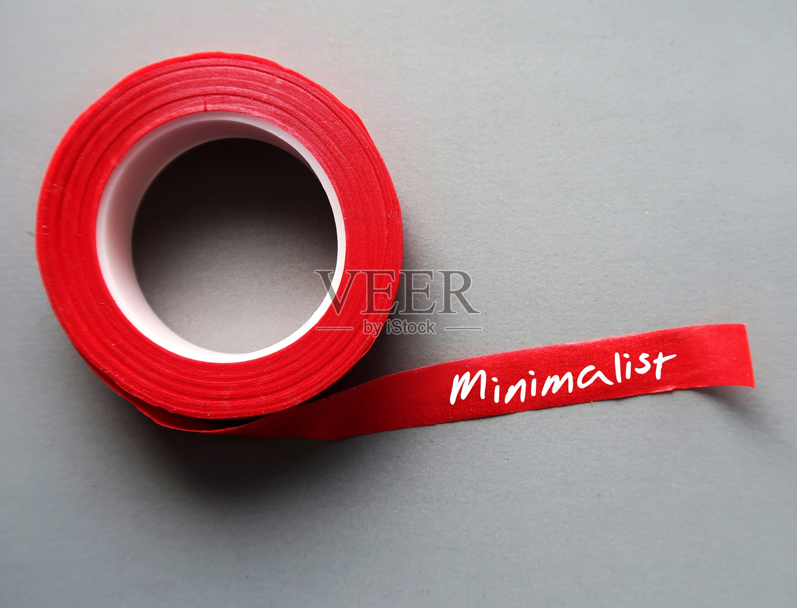 带有“极简主义”字样的繁文缛节,意味着专注于真正重要的事情,剔除那些不能带来快乐的东西的人照片摄影图片