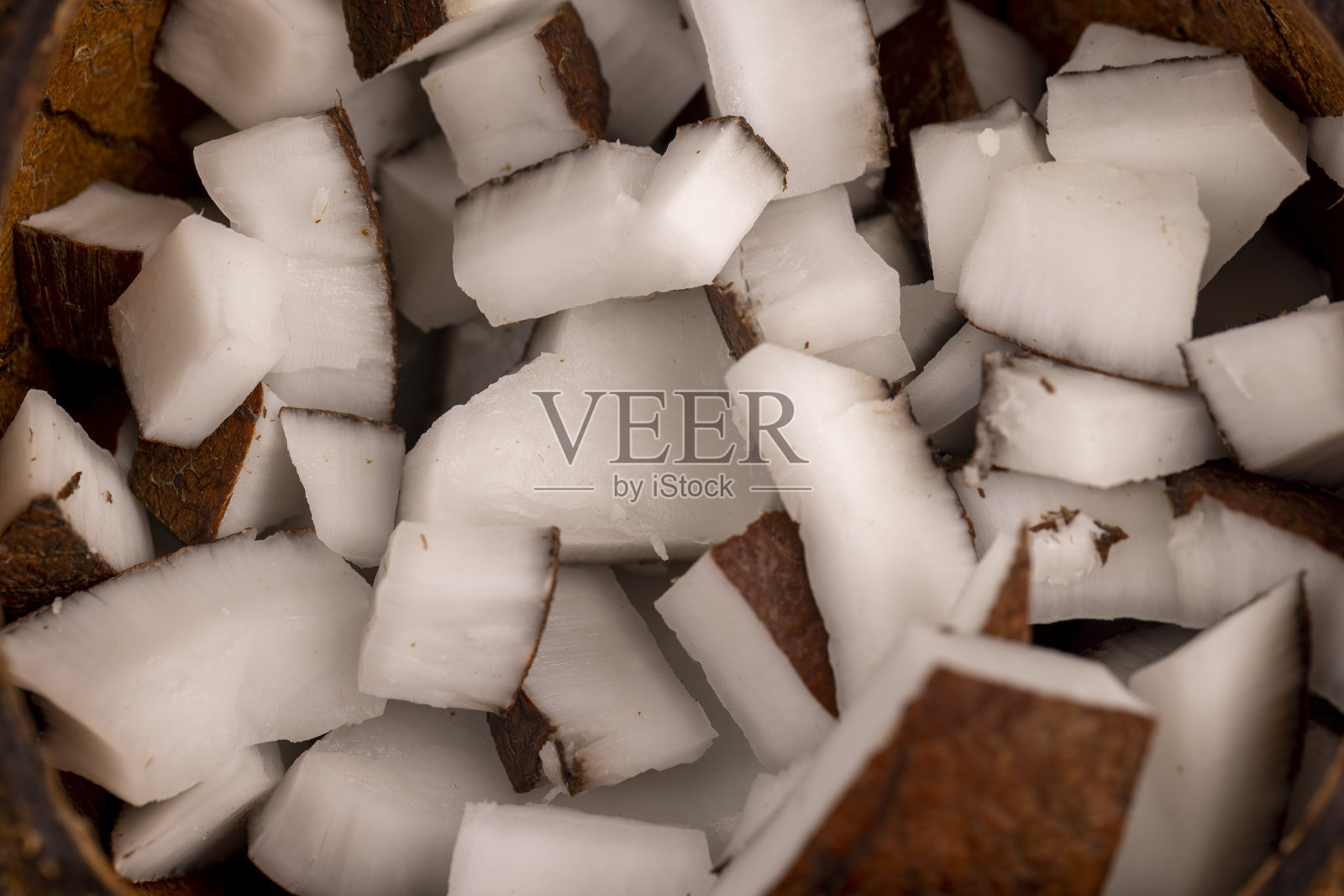 白椰子浆和干椰子片照片摄影图片