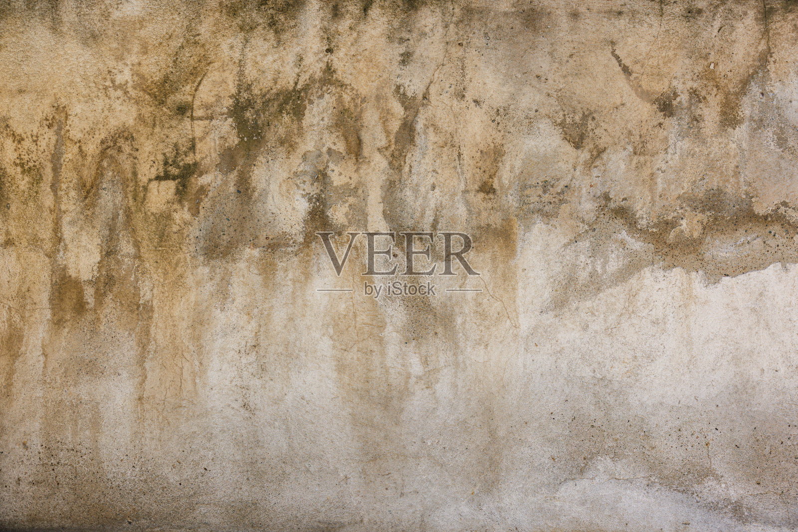 旧水损坏的灰泥墙面-全画幅背景和纹理照片摄影图片