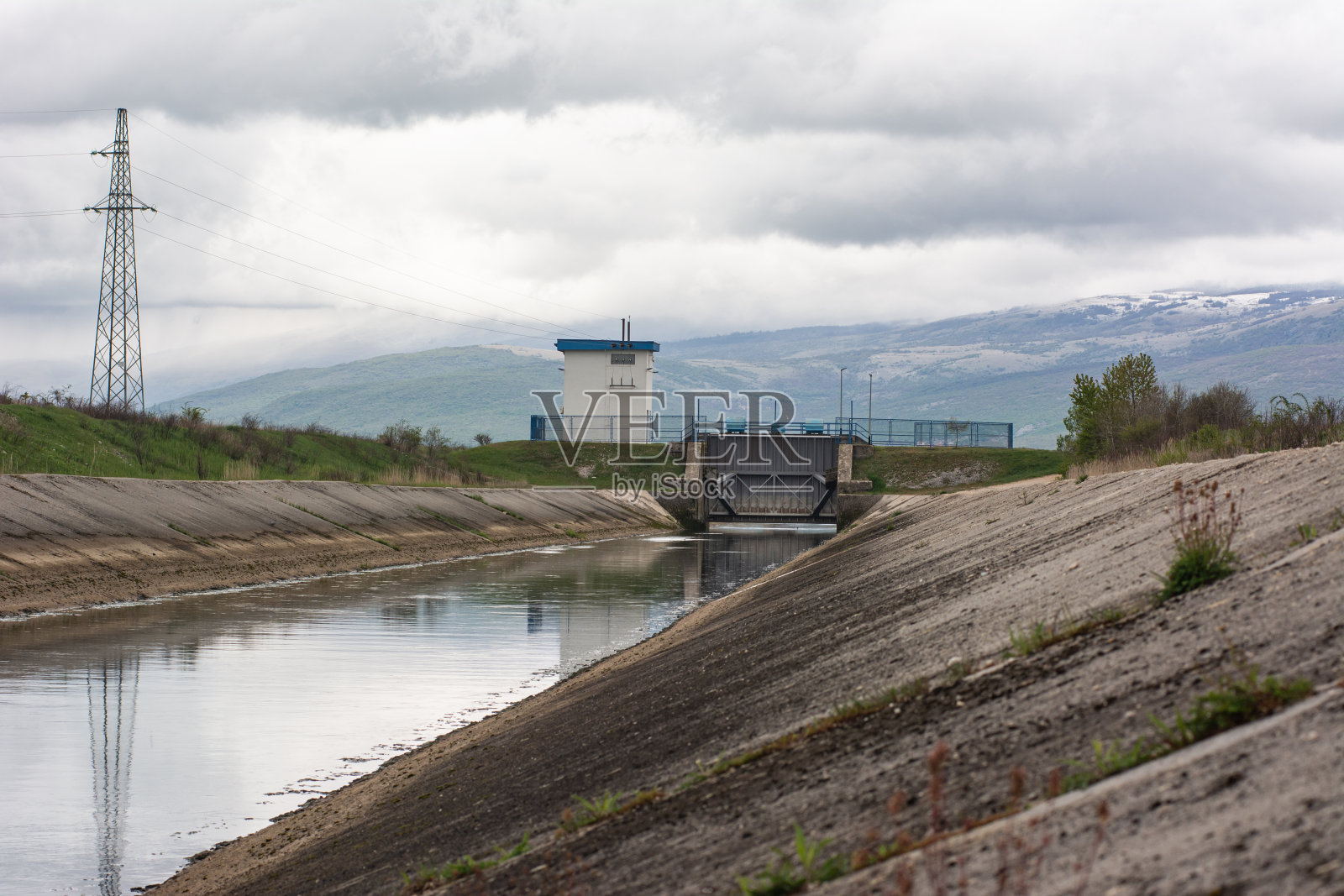 喀斯特野外水电系统进水调节器斜视图照片摄影图片