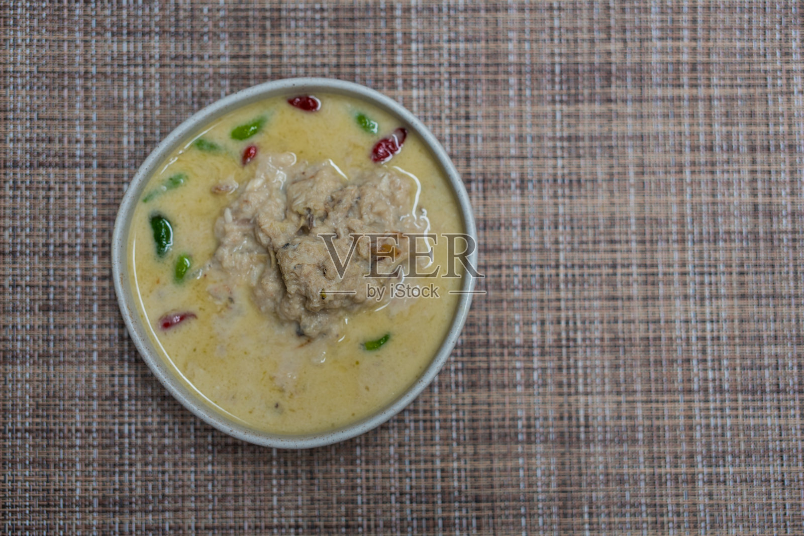 腌鱼和辣椒酱照片摄影图片