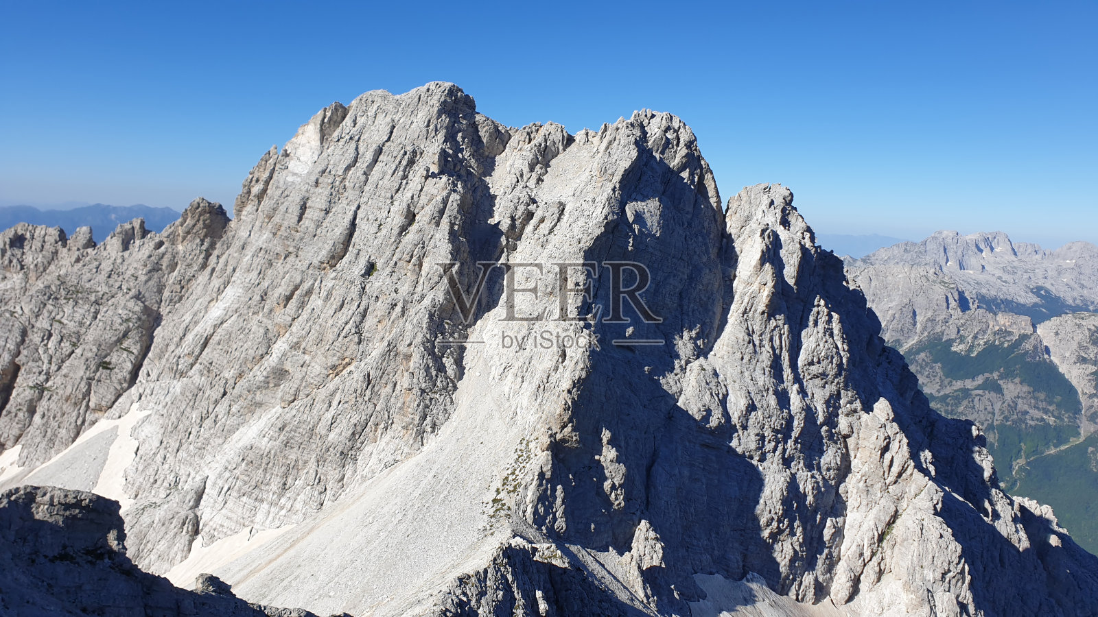 大自然的威严:徒步旅行和山地冒险照片摄影图片