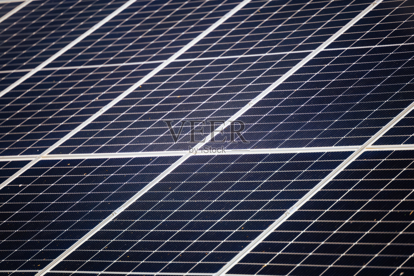 全框架倾斜太阳能电池板照片摄影图片
