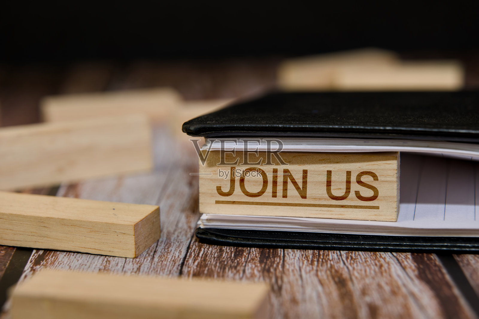 加入我们,呼吁行动起来照片摄影图片