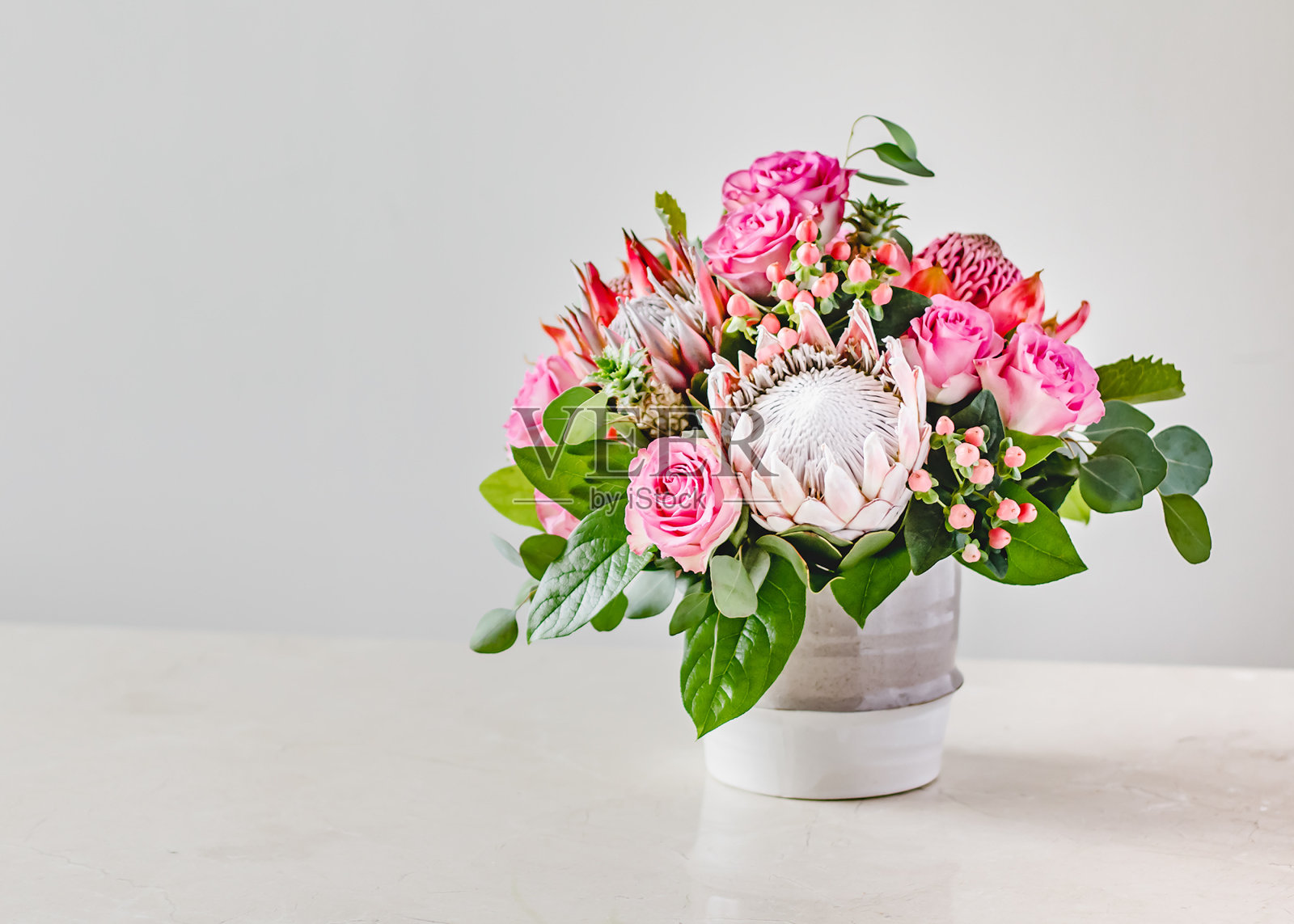 插花中心件粉红色绿色流行的颜色花店花卉事件照片摄影图片