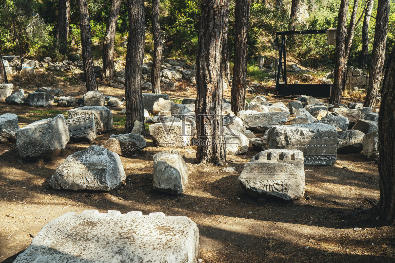 Phaselis古城。古吕西亚石墓是土耳其的石墓。安塔利亚土耳其。照片摄影图片