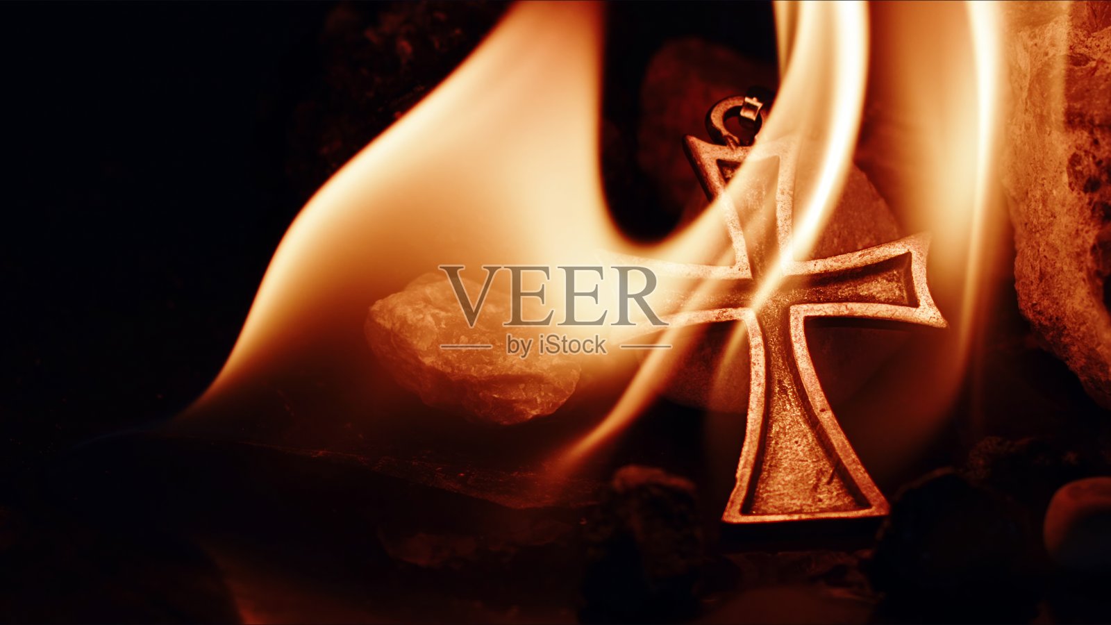 【基督教】火中的十字架照片摄影图片