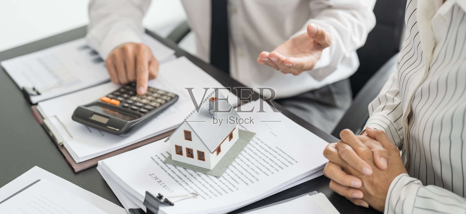 不动产投资、财产保险及安全。房地产中介提供房子照片摄影图片