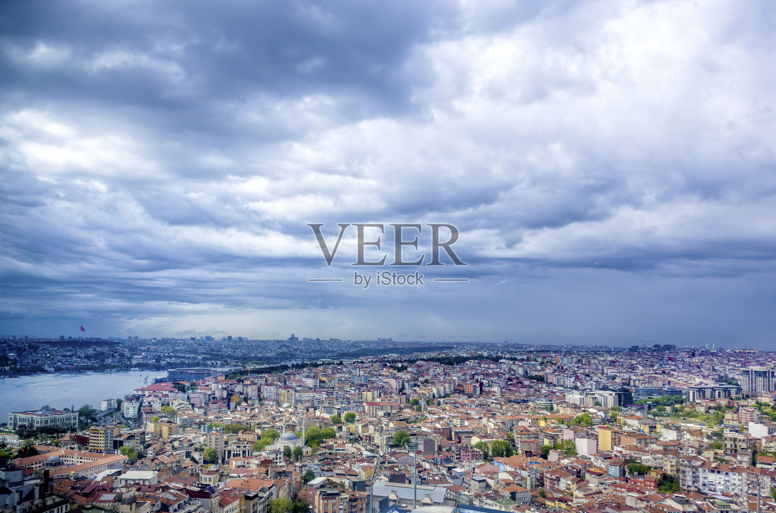 高角度观看伊斯坦布尔欧洲区的城市景观照片摄影图片