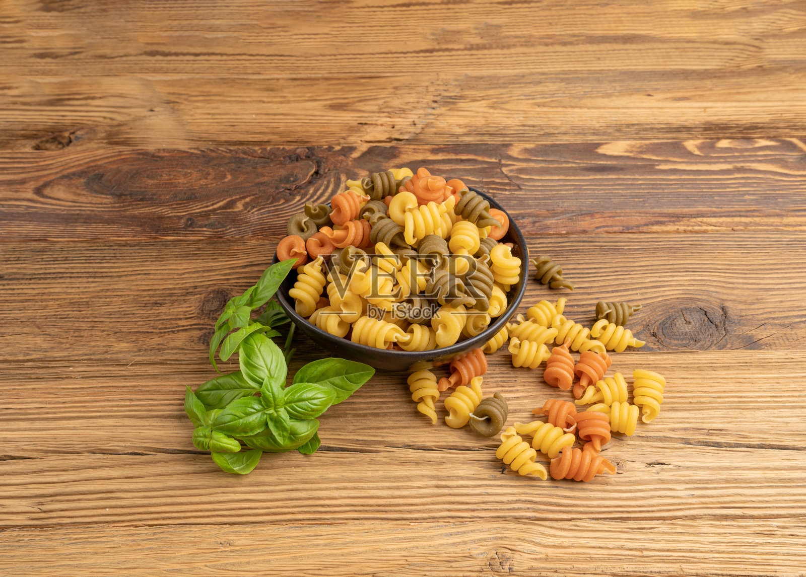 生Trottole意面,干维苏威通心粉,意大利蘑菇面,生面条照片摄影图片