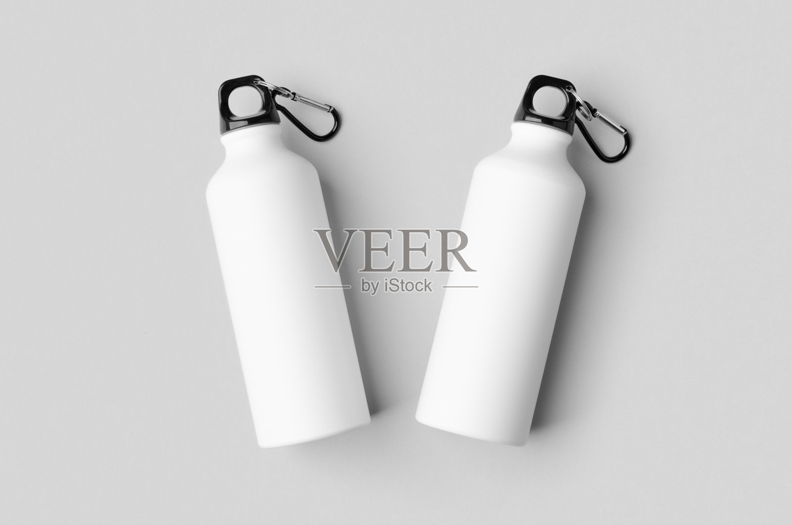 白色可重复使用的水瓶模型。照片摄影图片