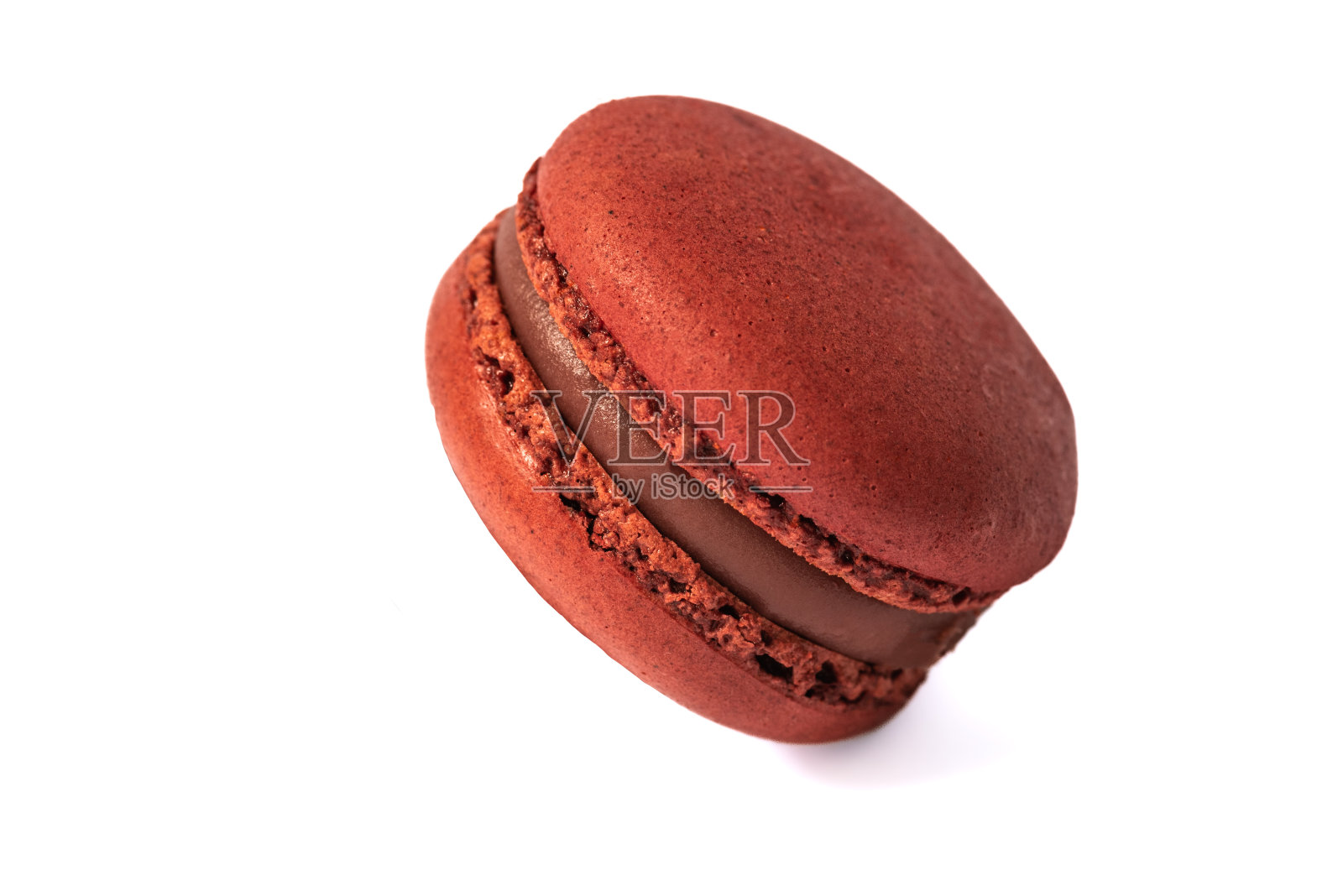 红色马卡龙,草莓馅,白色背景照片摄影图片