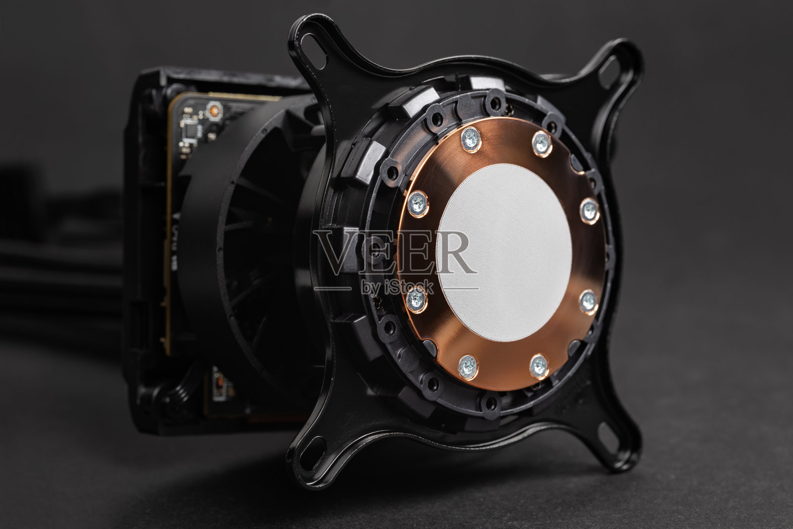 水泵与电脑芯片水冷却系统的水块,从CPU散热照片摄影图片