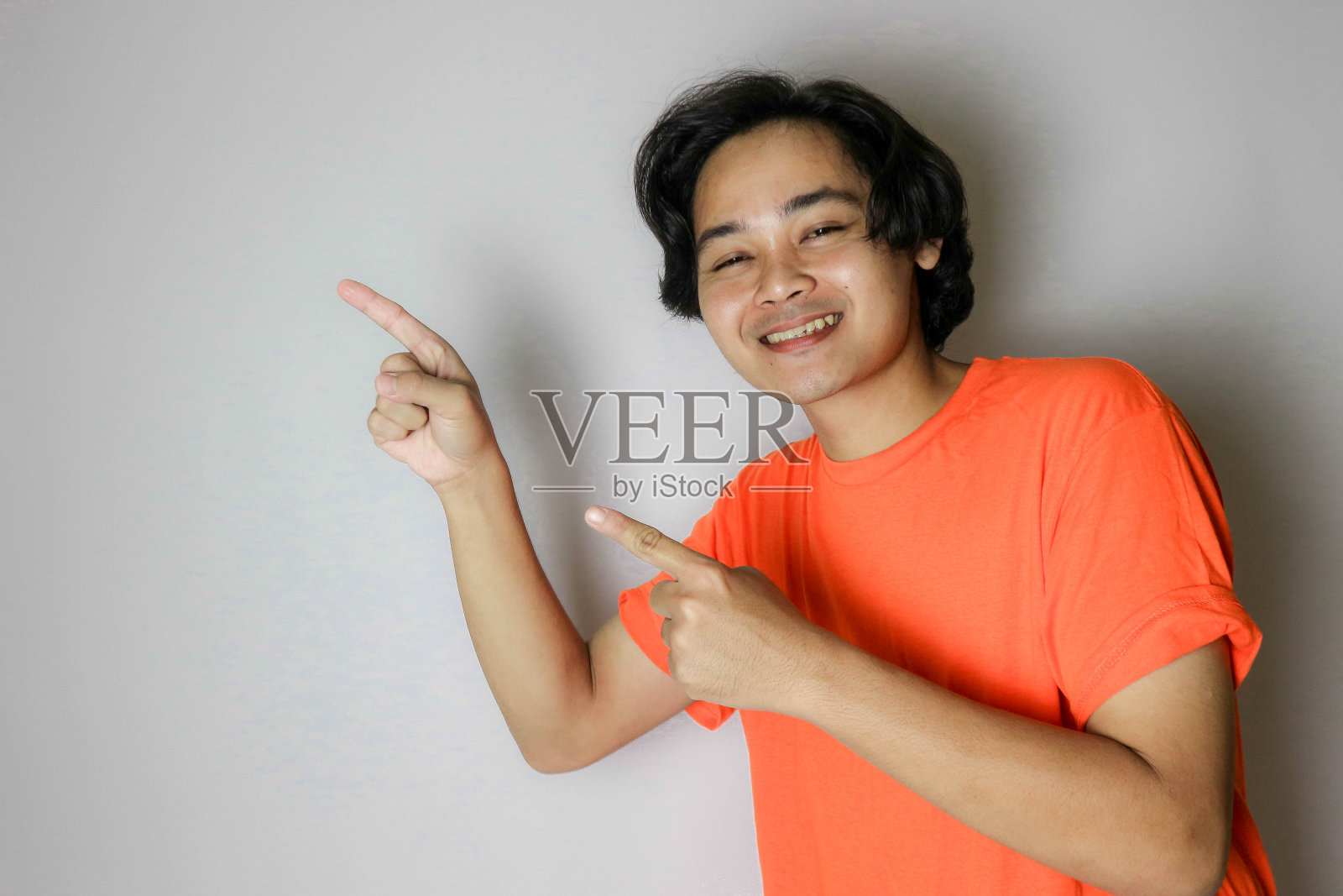 印尼英俊男人的随机表情照片摄影图片