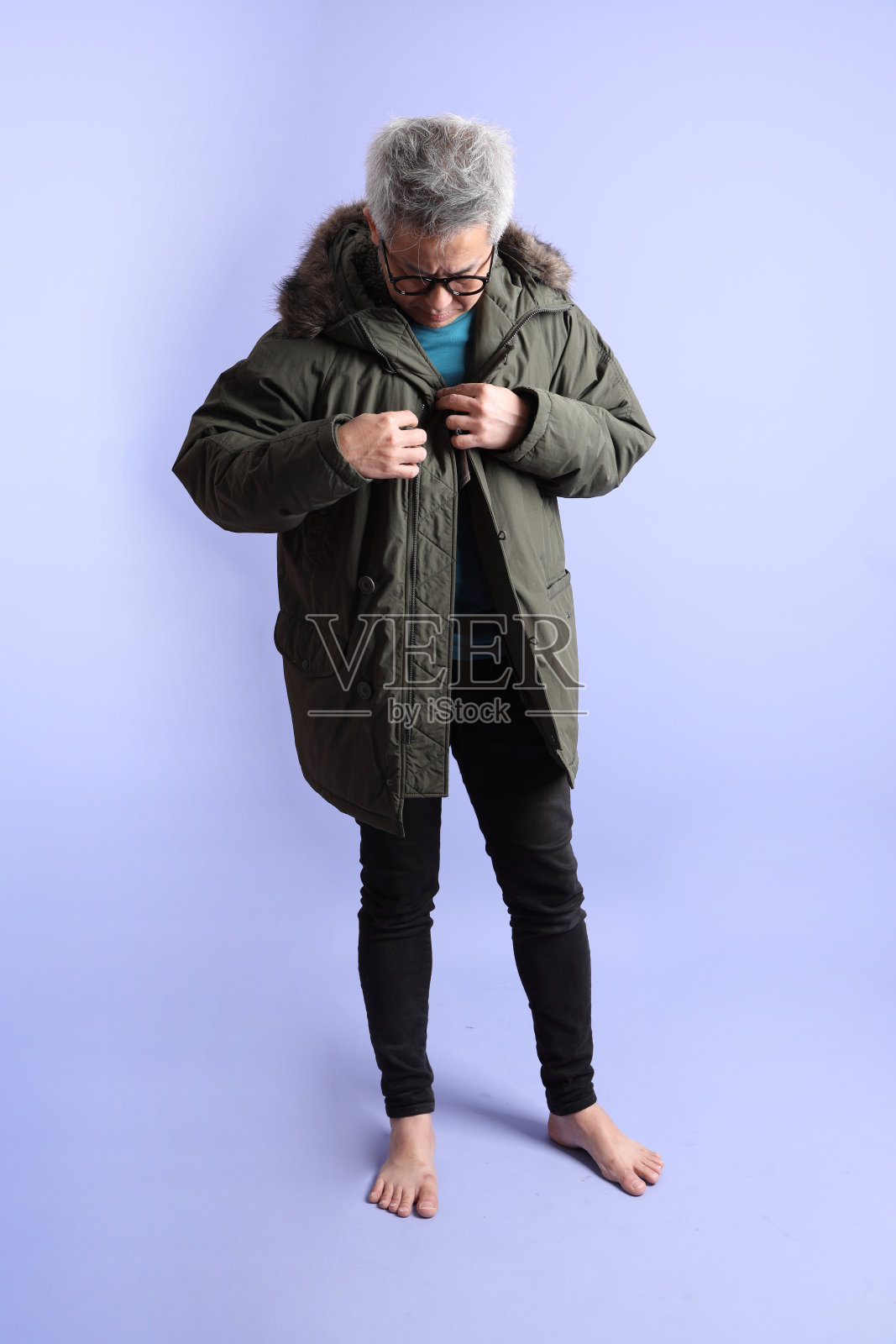 五十年代穿着冬装的男人照片摄影图片