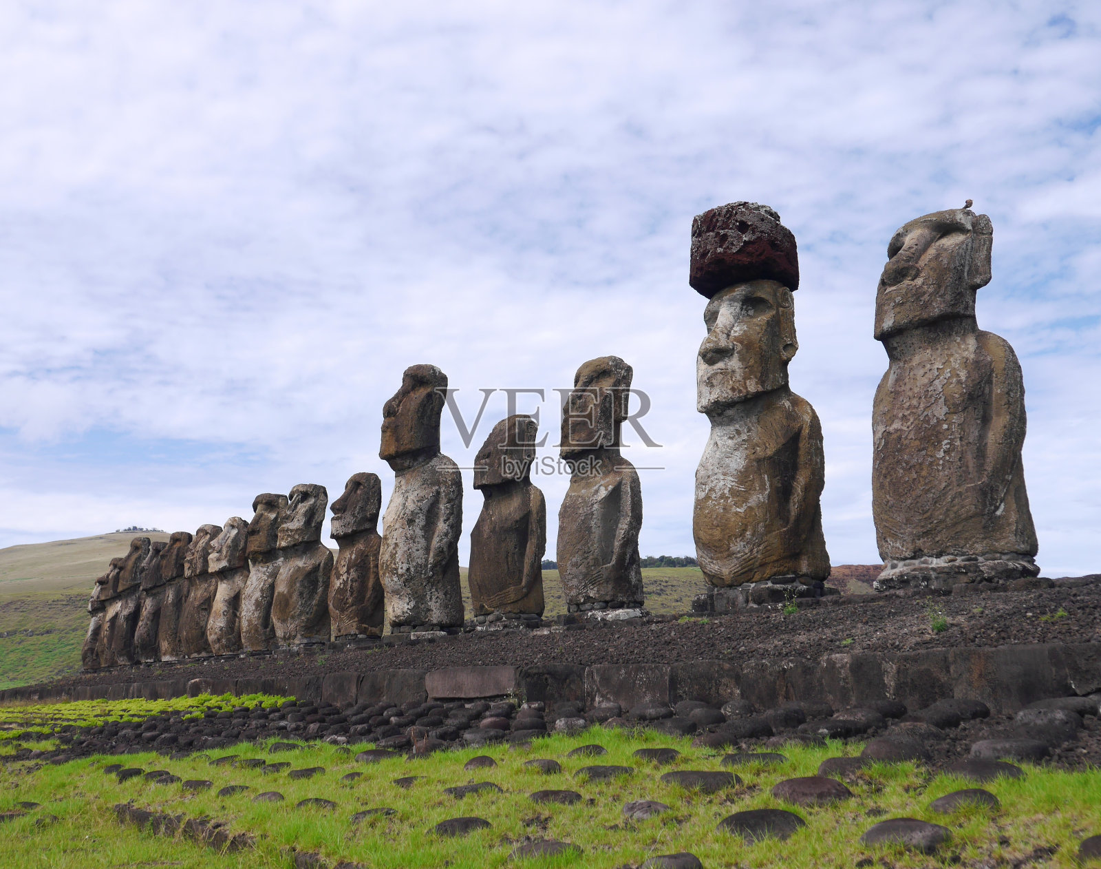复活节岛拉帕努伊国家公园的15座阿胡·汤加里基摩埃石像照片摄影图片