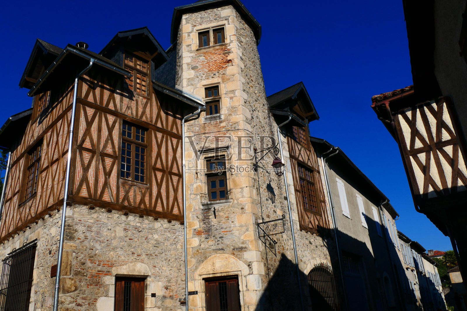 上加隆省圣贝特朗的一条中世纪街道照片摄影图片